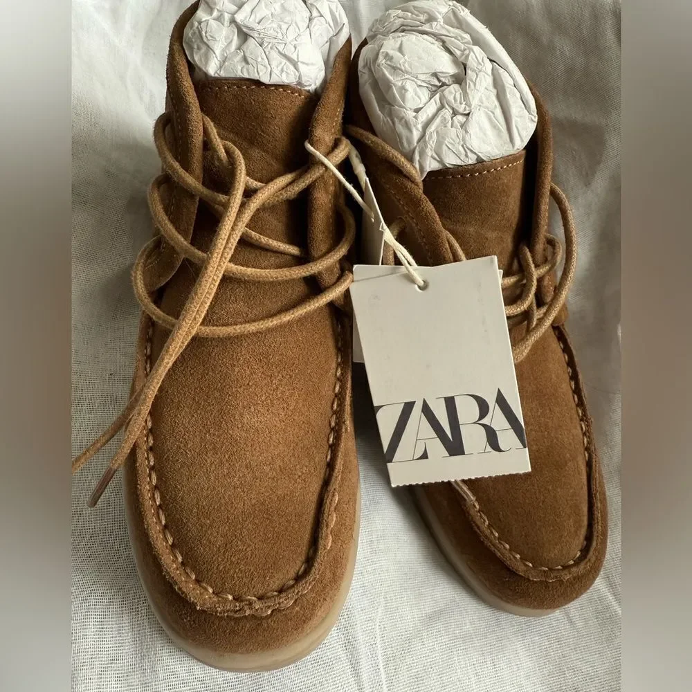 SUEDE BOAT ANKLE BOOTS Size 1